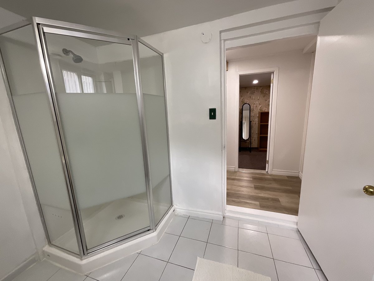 3653 Holden Crescent - Photo 8