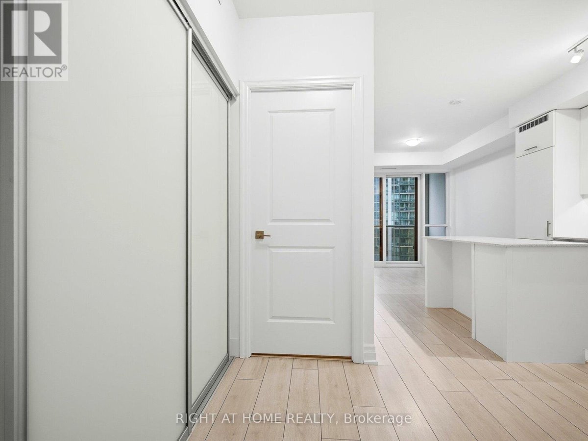 1807 - 30 ELM DRIVE W - Photo 7