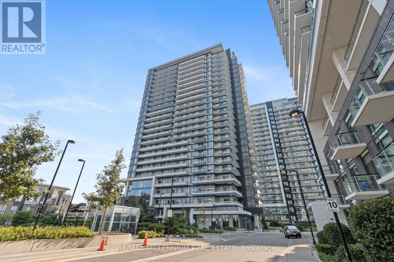 609 - 2560 EGLINTON W AVENUE - Photo 1