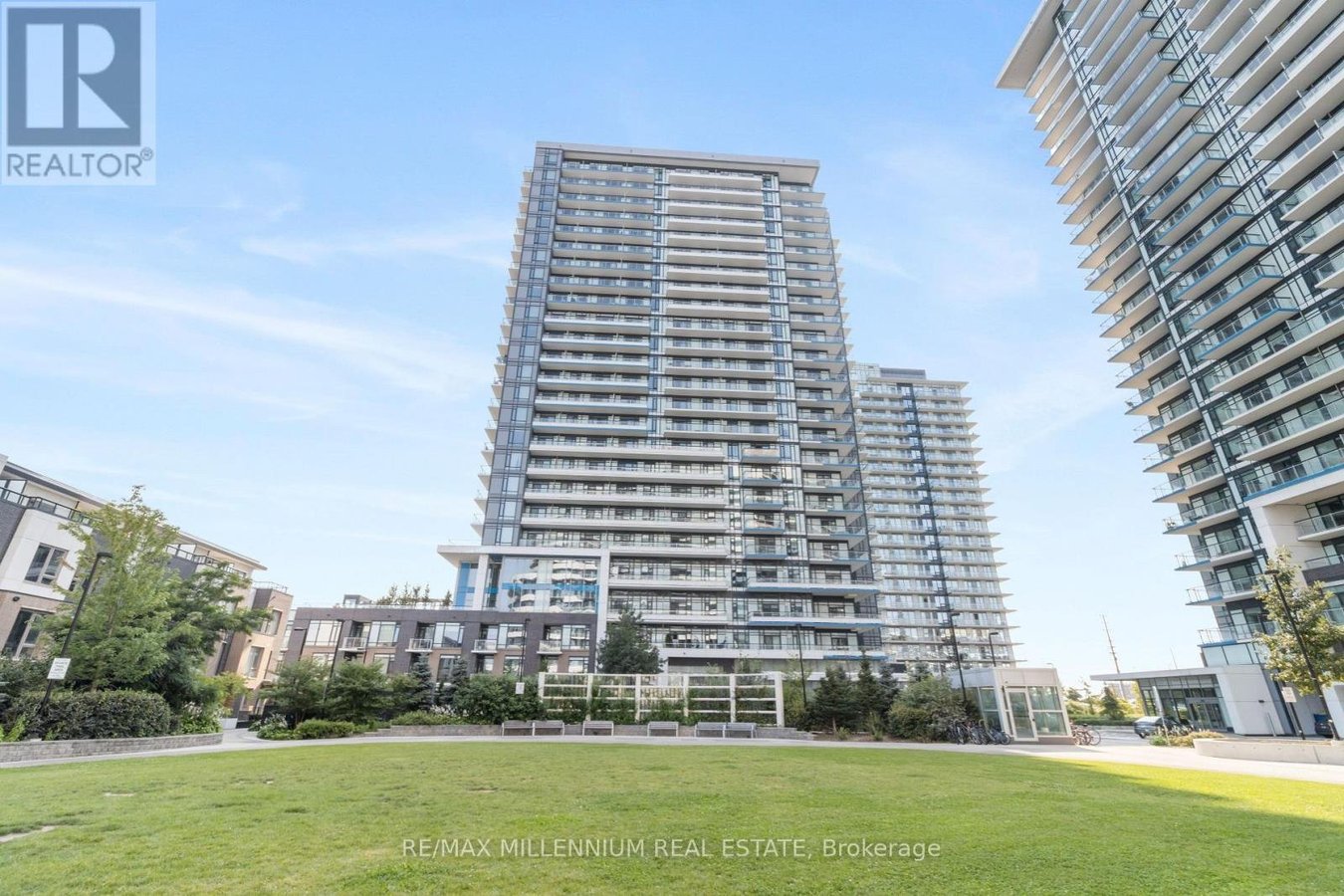 609 - 2560 EGLINTON W AVENUE - Photo 4