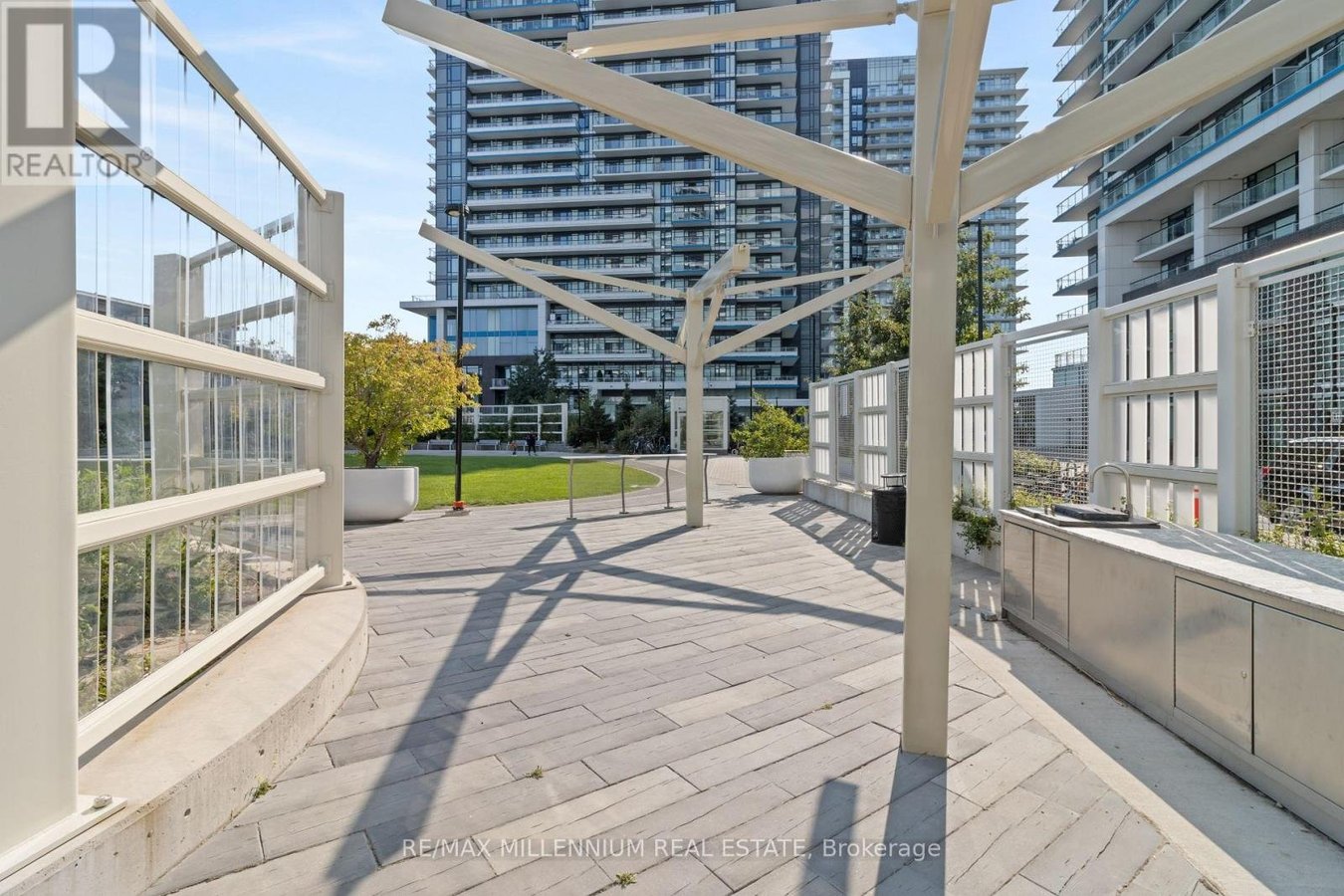 609 - 2560 EGLINTON W AVENUE - Photo 5