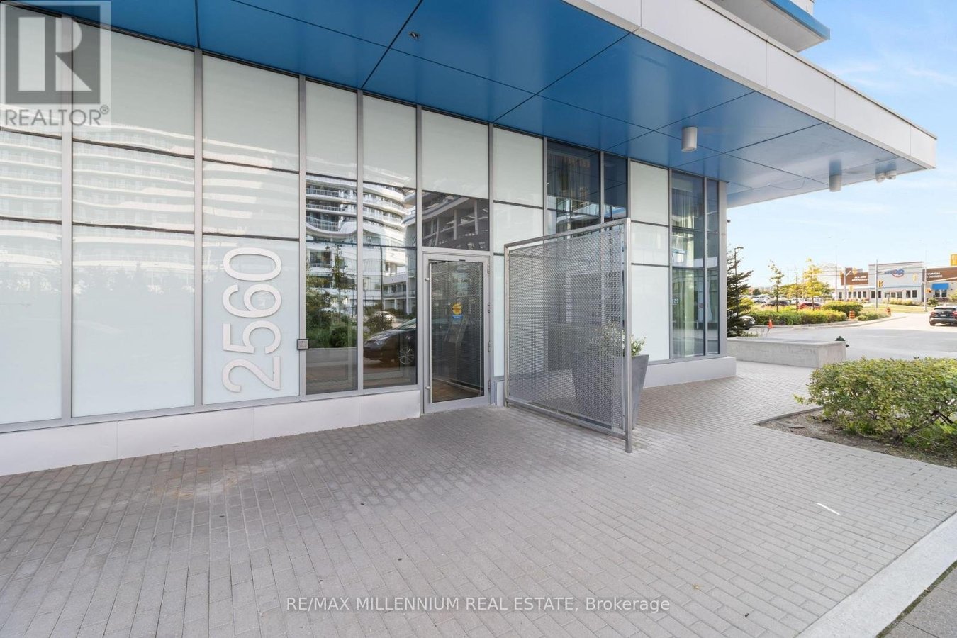 609 - 2560 EGLINTON W AVENUE - Photo 6