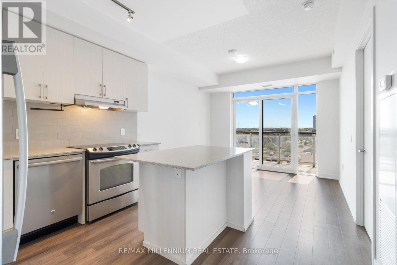 609 - 2560 EGLINTON W AVENUE - Photo 17