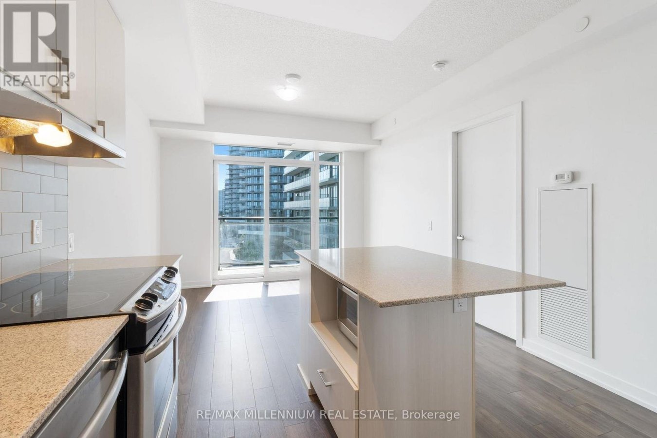 609 - 2560 EGLINTON W AVENUE - Photo 18