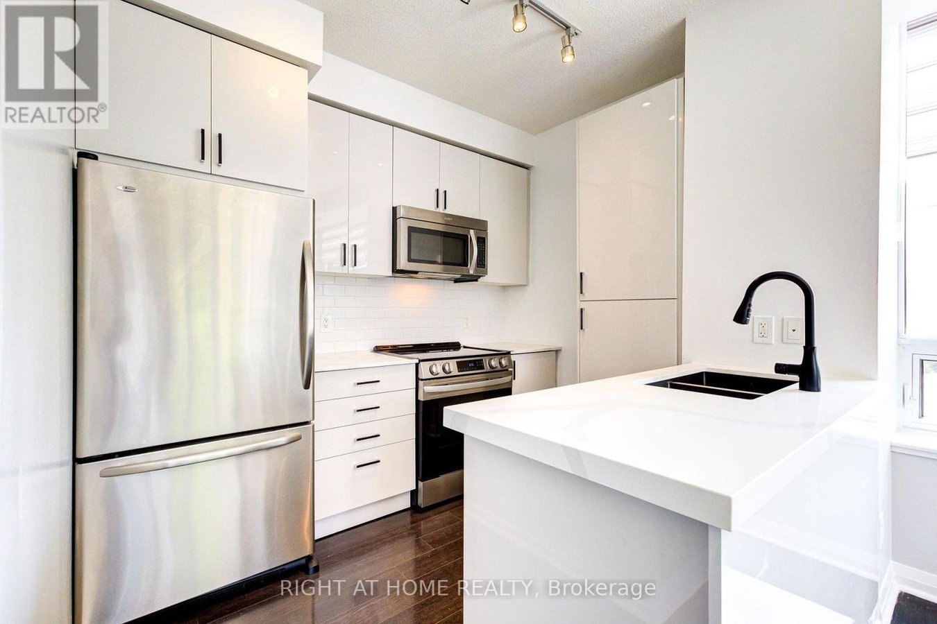 101 - 55 EGLINTON AVENUE W - Photo 9