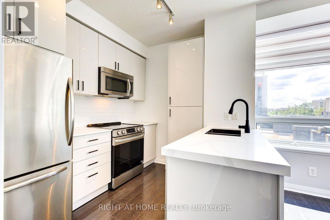 101 - 55 EGLINTON AVENUE W - Photo 10