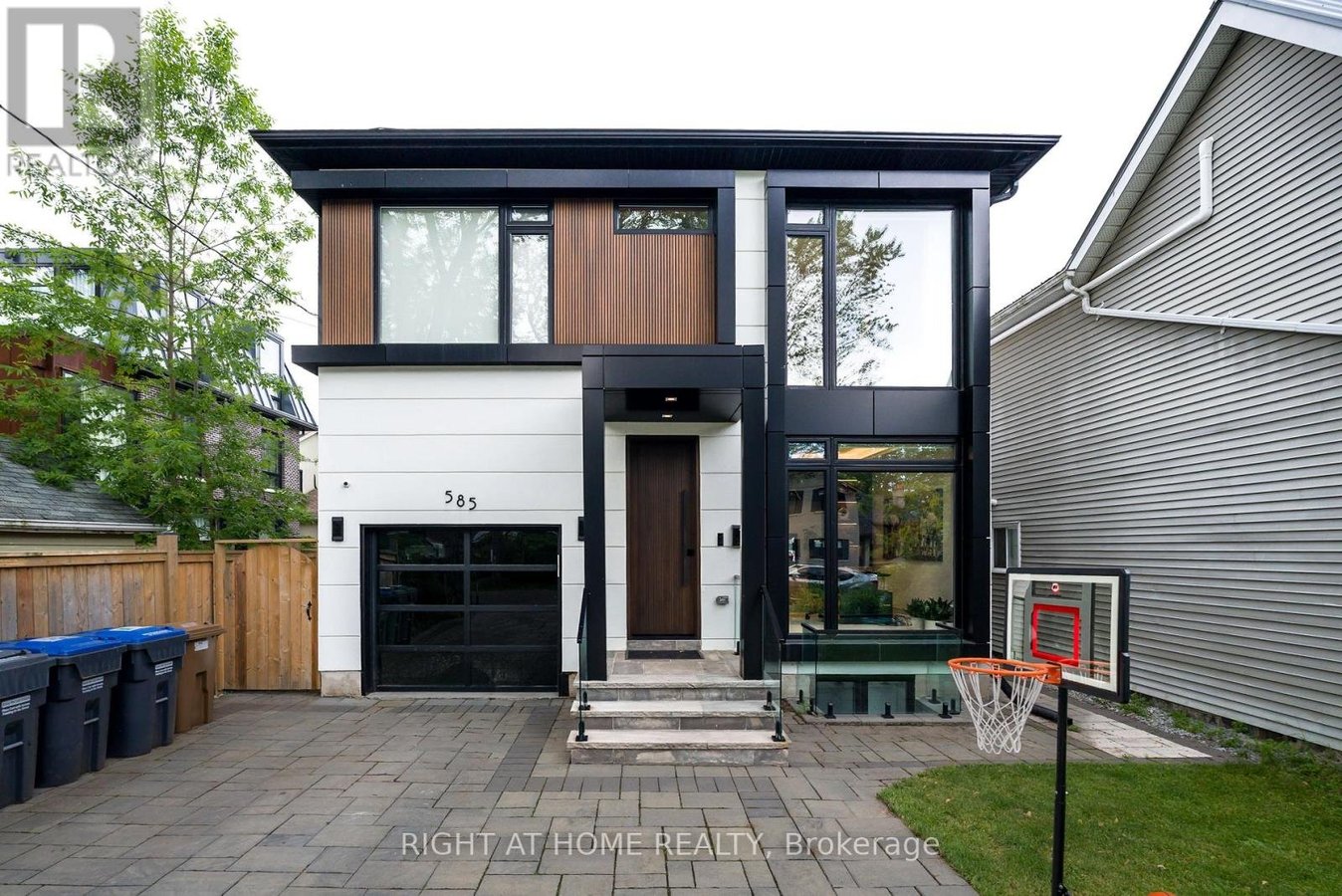 585 MONTBECK CRESCENT - Photo 2