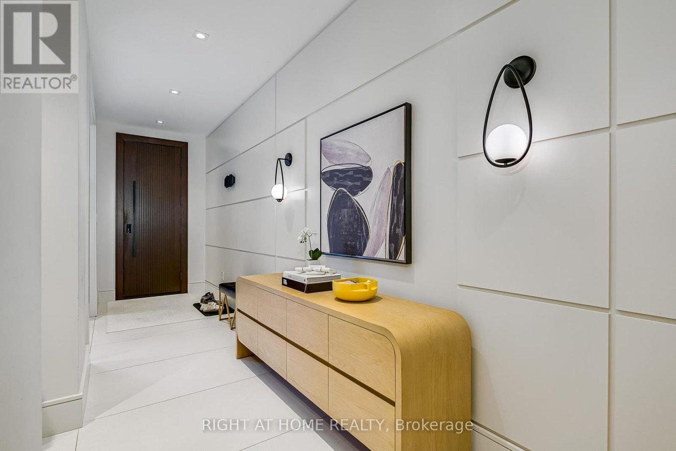 585 MONTBECK CRESCENT - Photo 3
