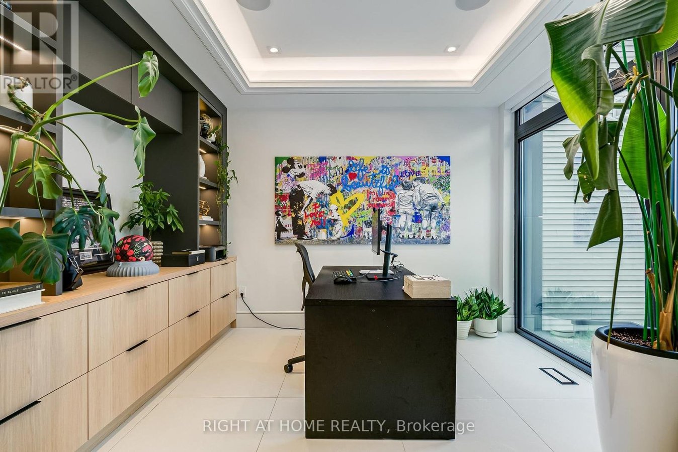 585 MONTBECK CRESCENT - Photo 4