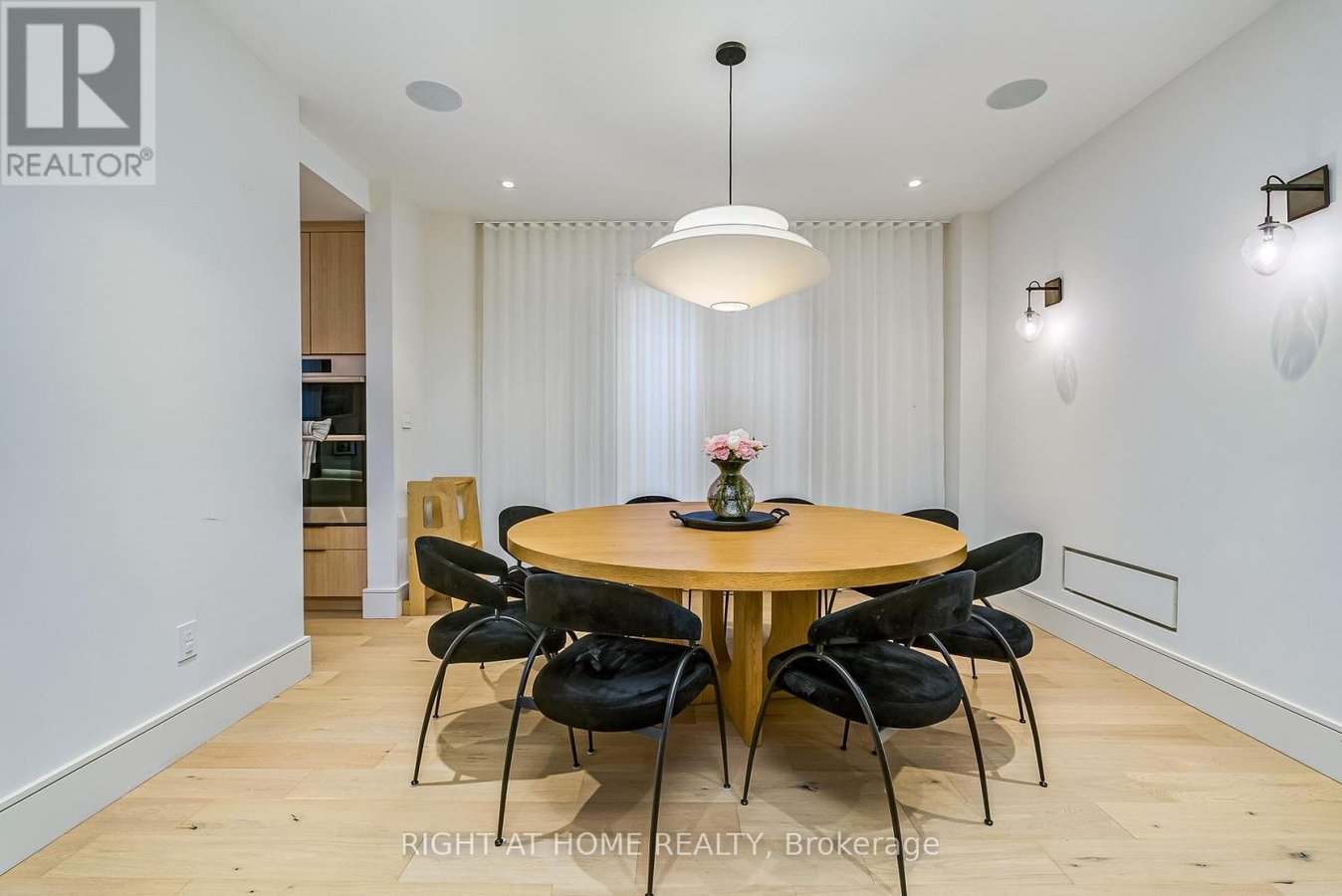 585 MONTBECK CRESCENT - Photo 6