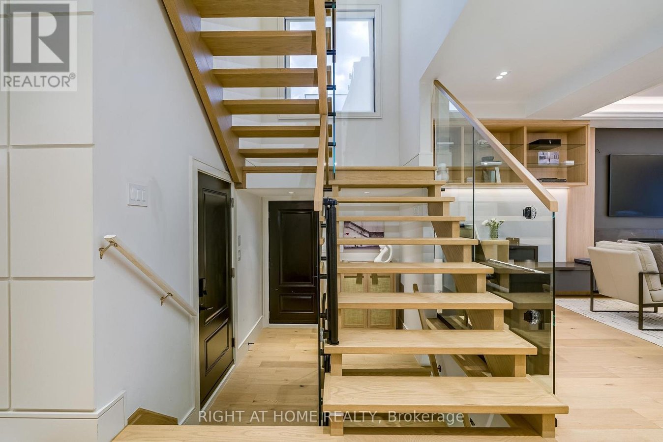 585 MONTBECK CRESCENT - Photo 16