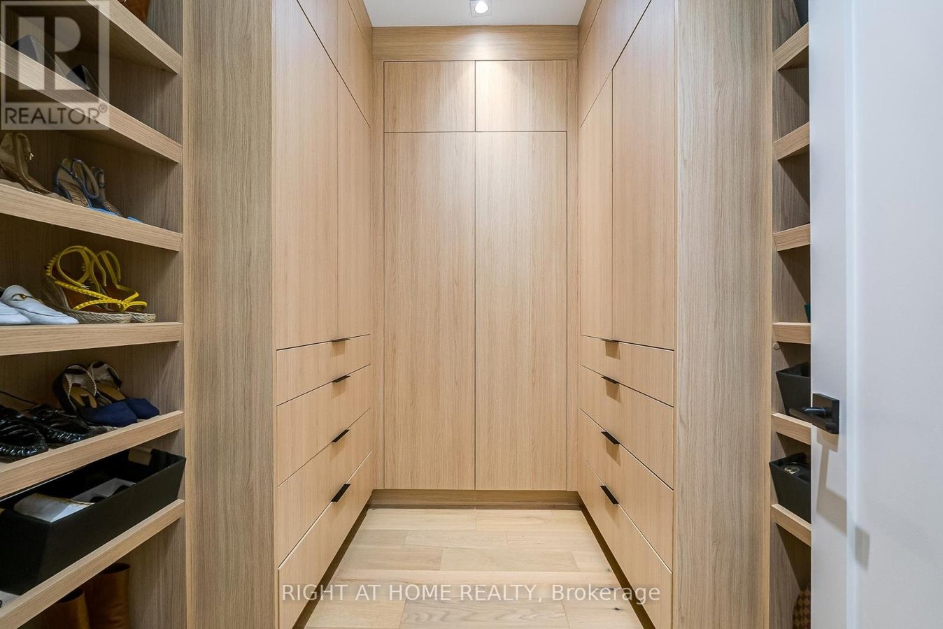 585 MONTBECK CRESCENT - Photo 22
