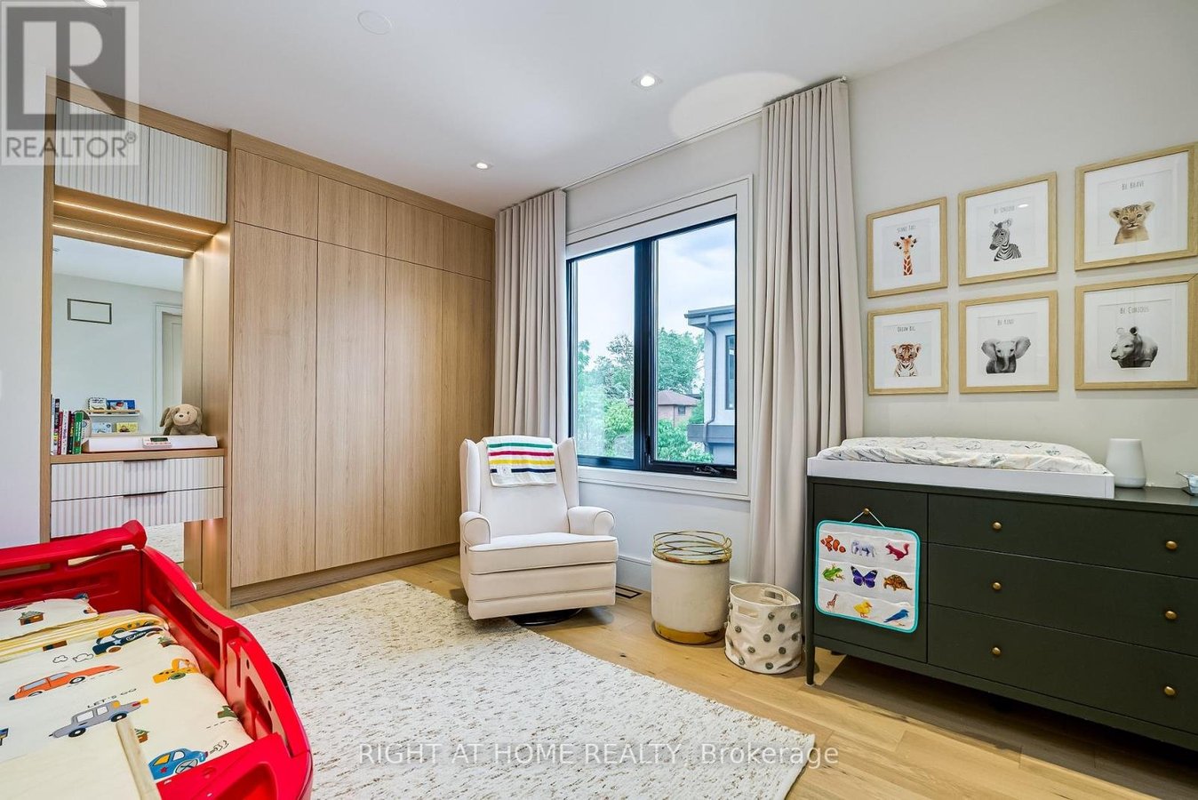 585 MONTBECK CRESCENT - Photo 32