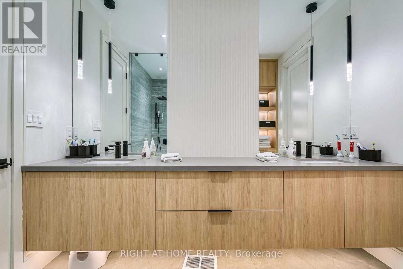 585 MONTBECK CRESCENT - Photo 34