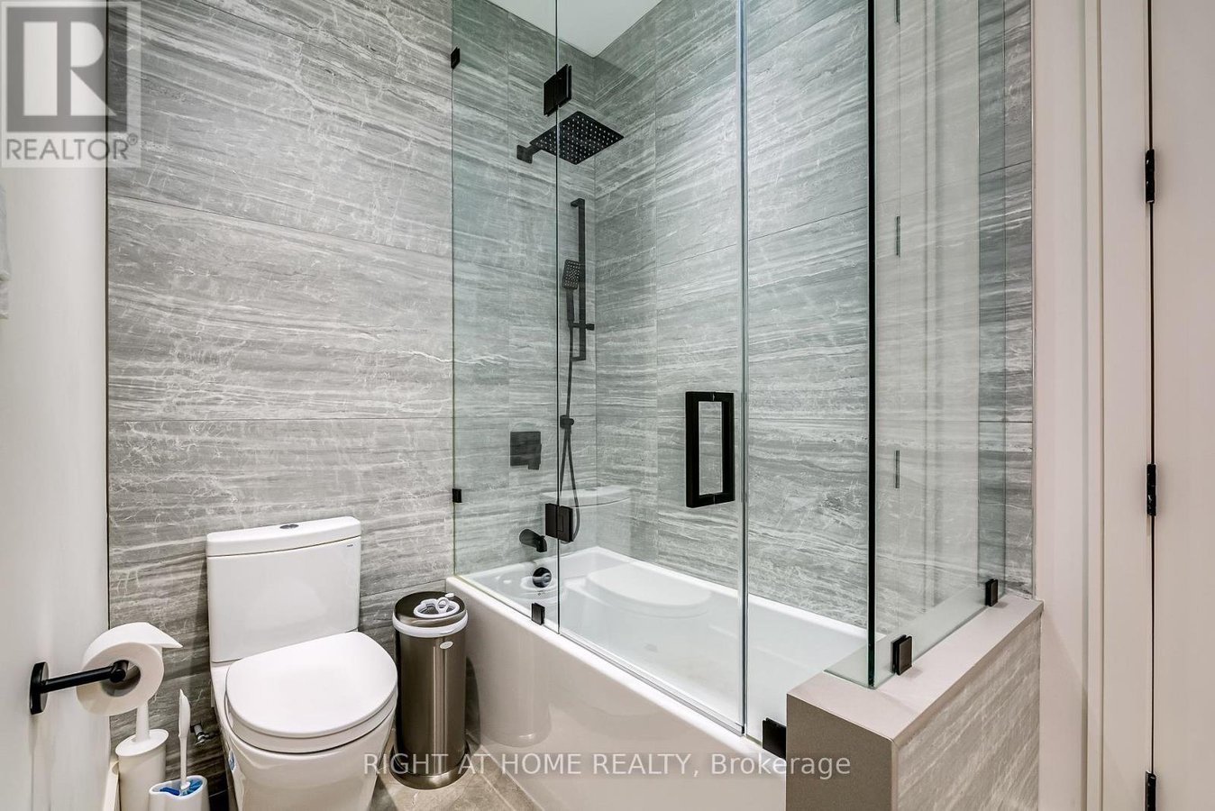 585 MONTBECK CRESCENT - Photo 35