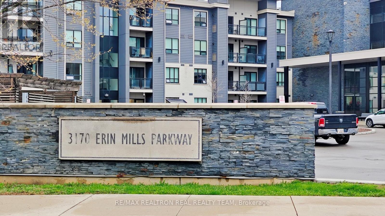 332 - 3170 ERIN MILLS PARKWAY - Photo 3