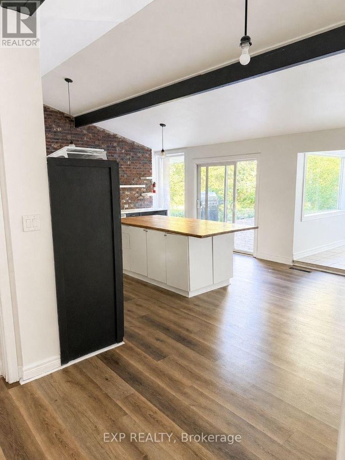 220 SOUTH SERVICE ROAD - Photo 3