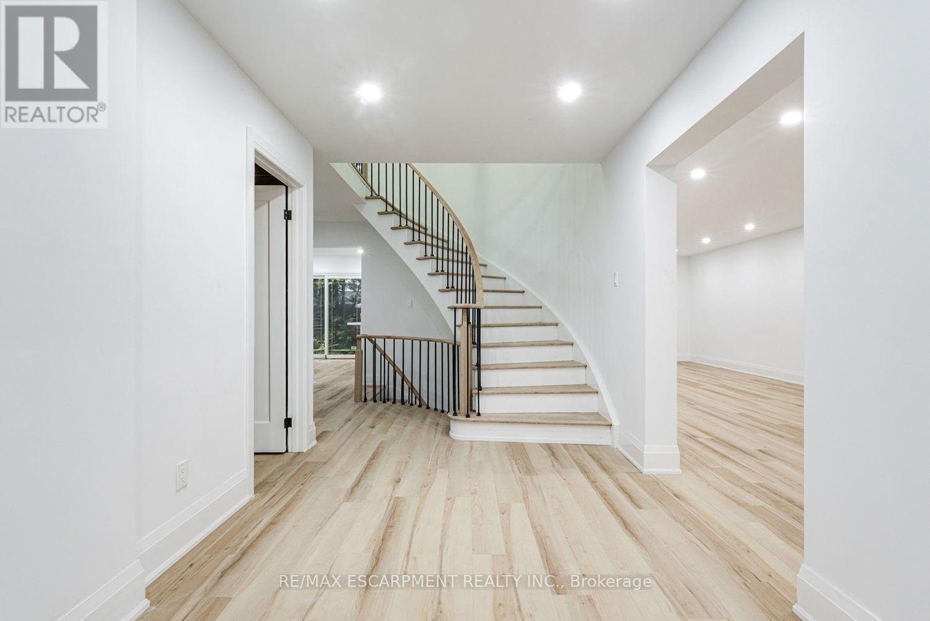 2104 MISSISSAUGA ROAD - Photo 2