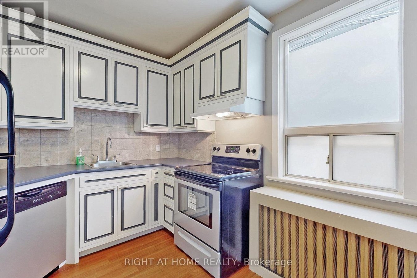 #A - 255 LAKESHORE ROAD E - Photo 11