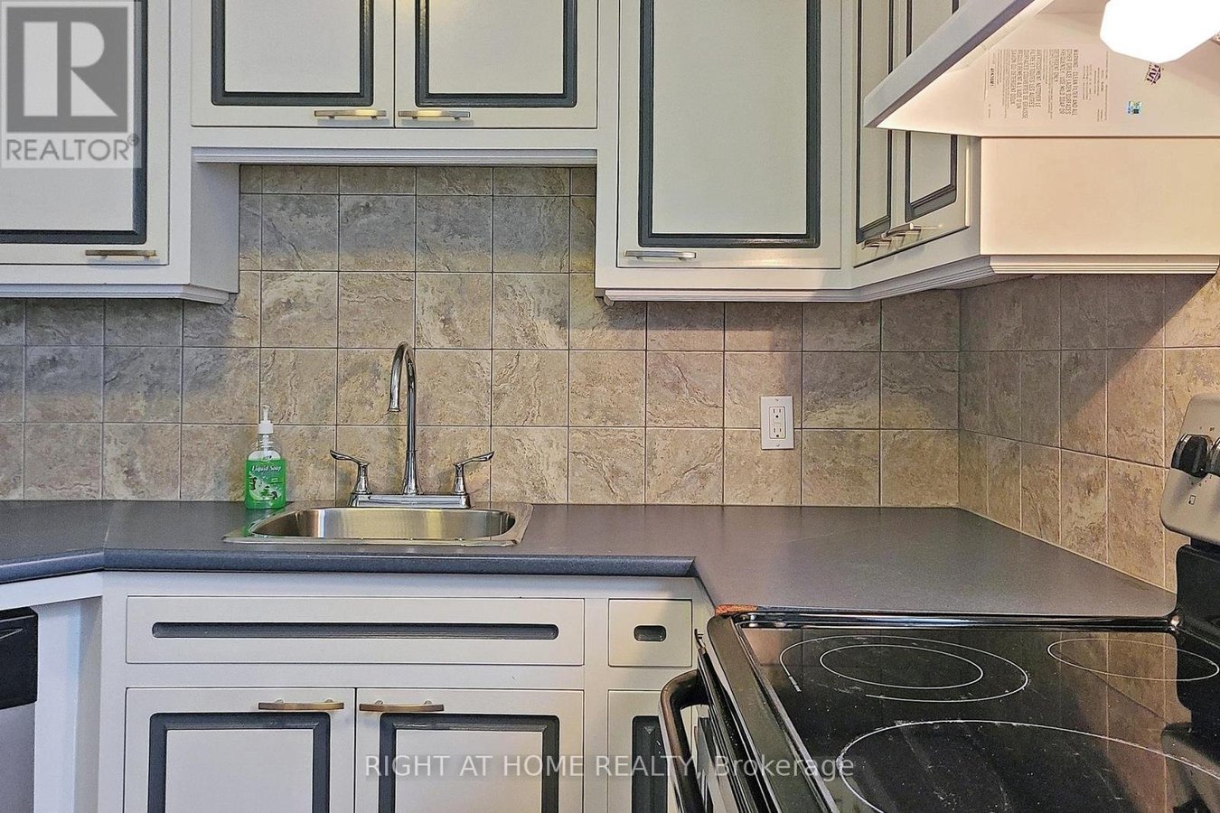 #A - 255 LAKESHORE ROAD E - Photo 18