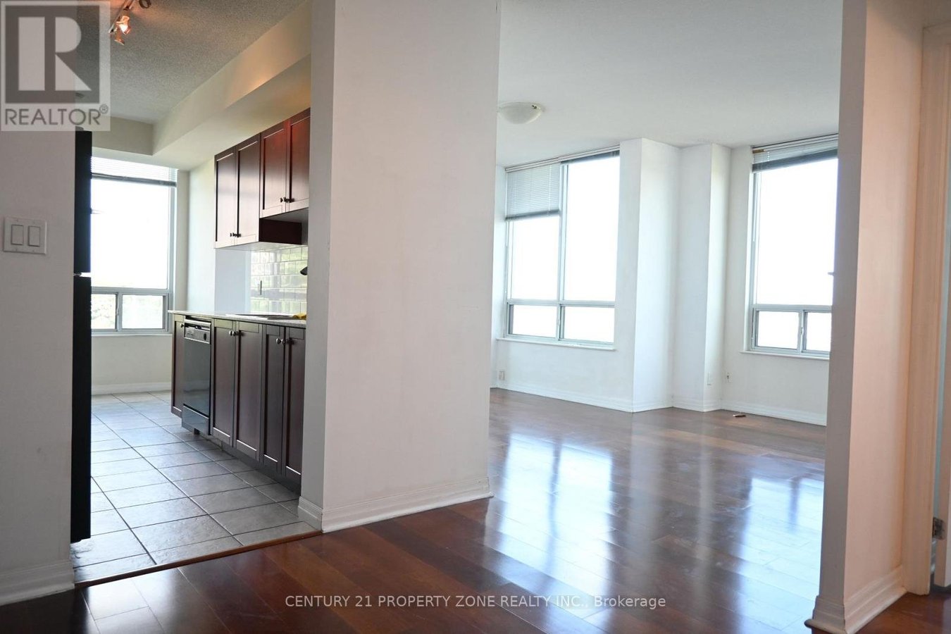 405 - 1359 RATHBURN ROAD E - Photo 5