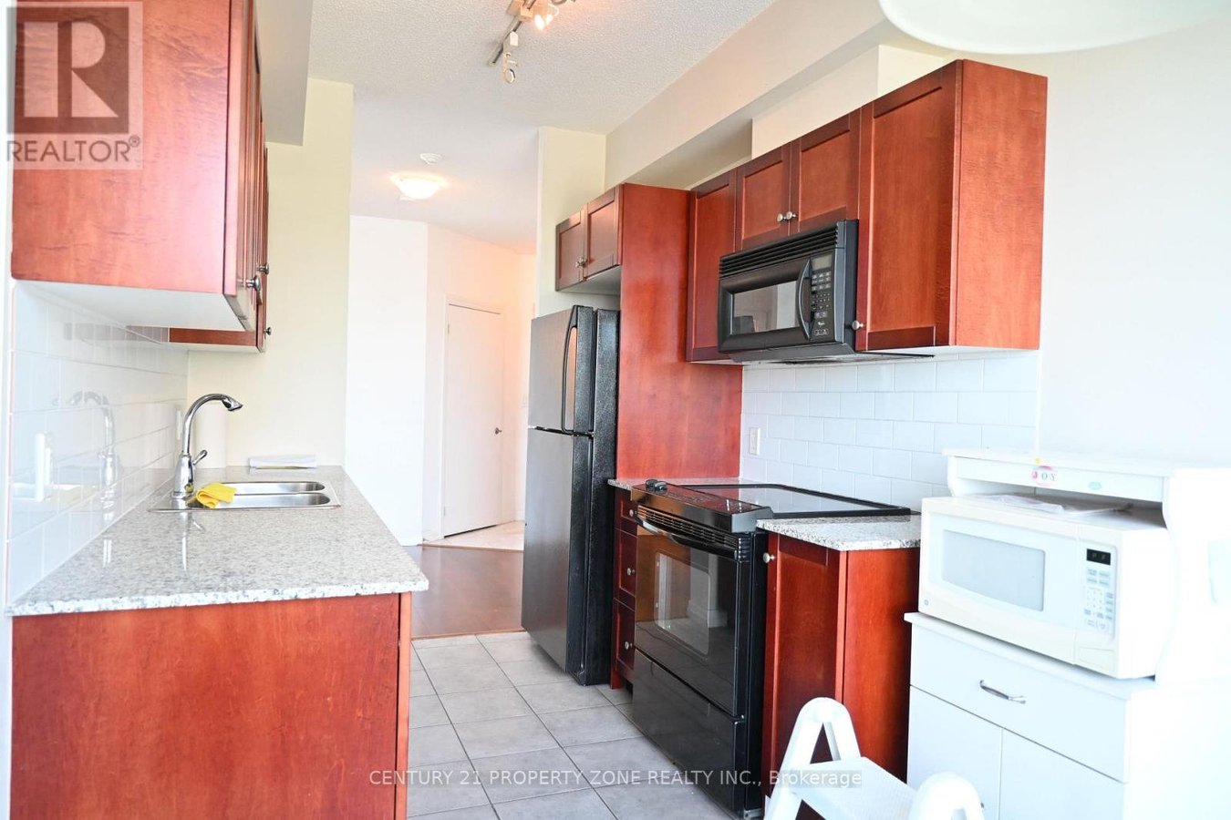 405 - 1359 RATHBURN ROAD E - Photo 10