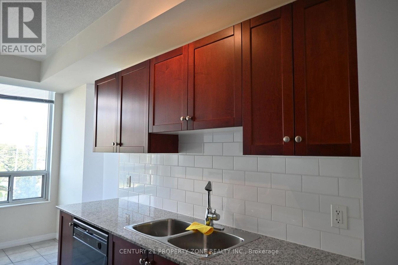 405 - 1359 RATHBURN ROAD E - Photo 11
