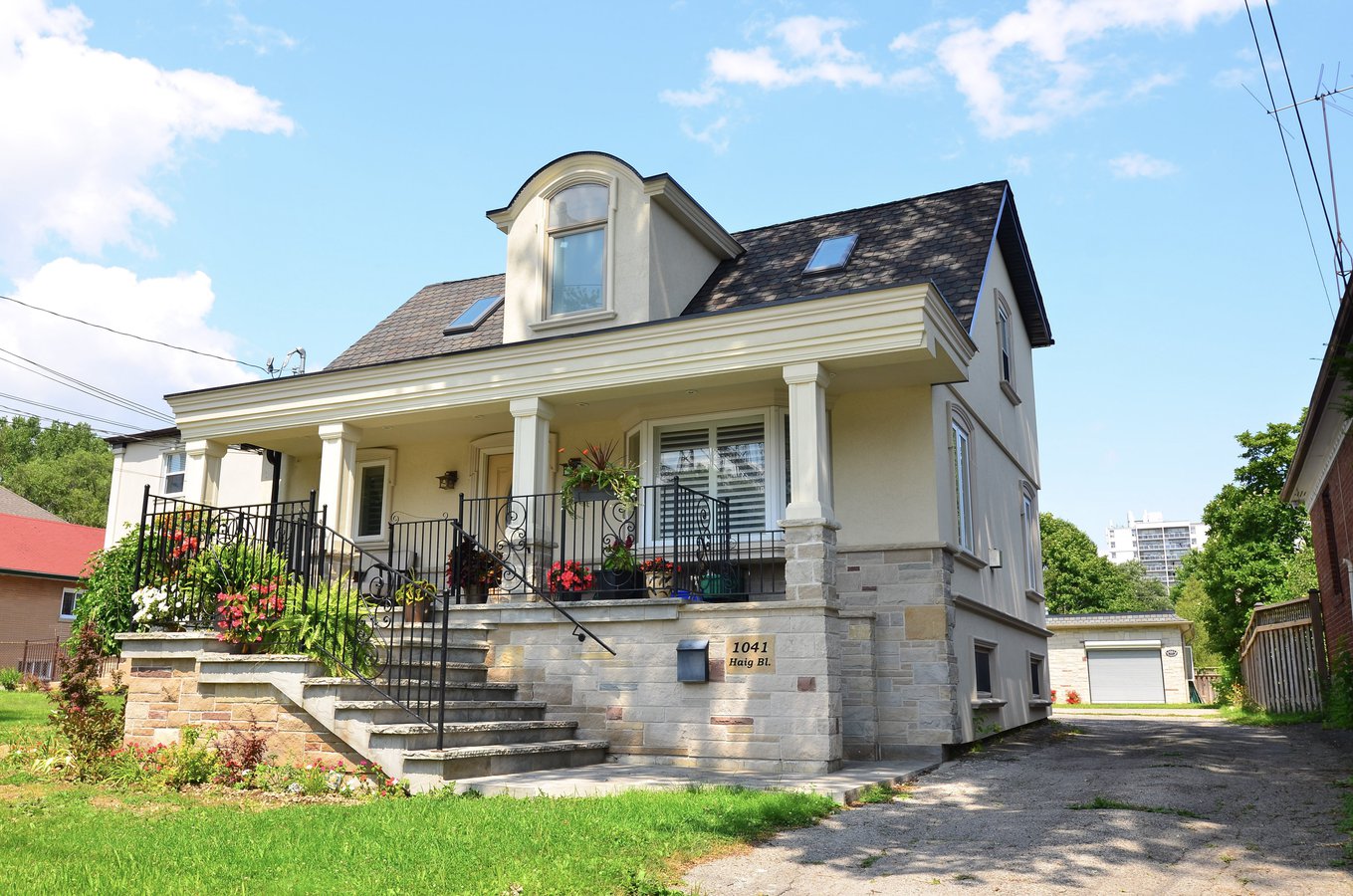 1041 Haig Boulevard - Photo 1