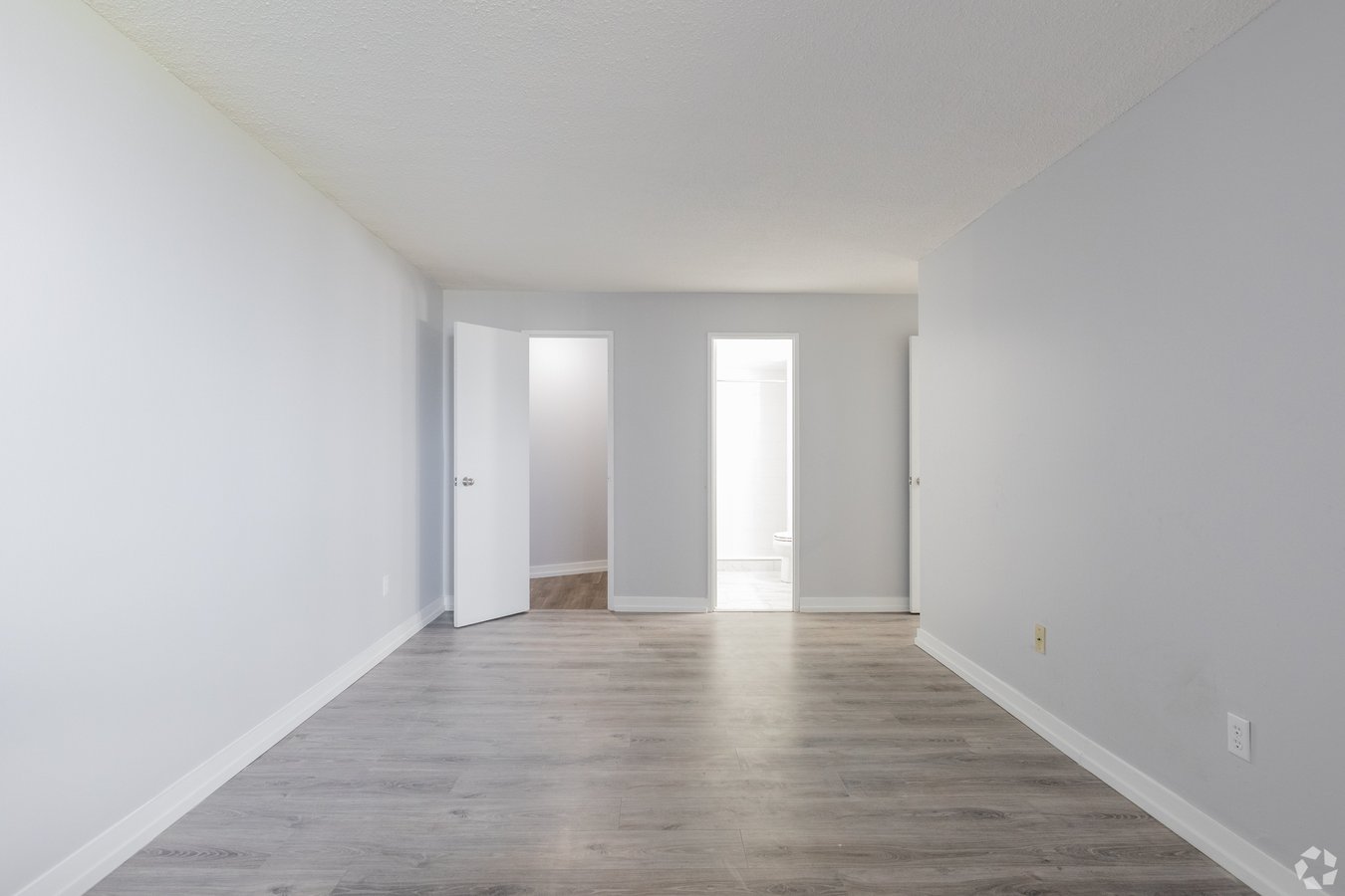 1850 Rathburn Road East - Photo 6