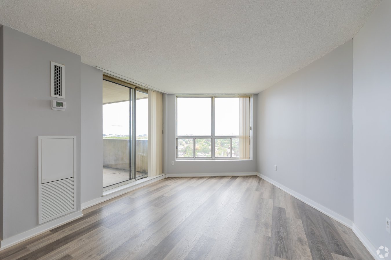 1850 Rathburn Road East - Photo 8