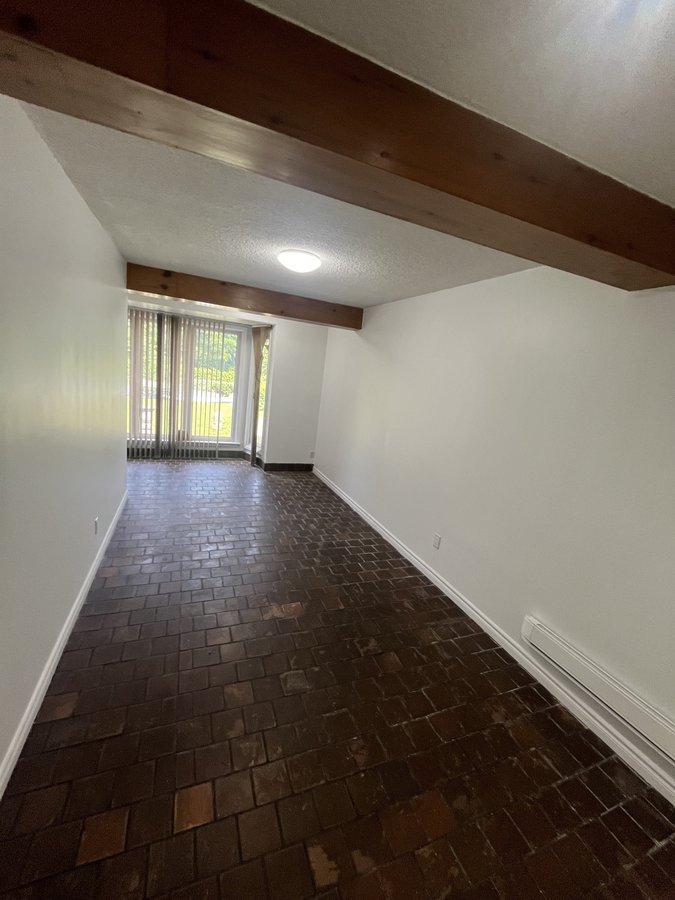 Apartments Condos and Houses for Rent Under 1,000 in Mississauga