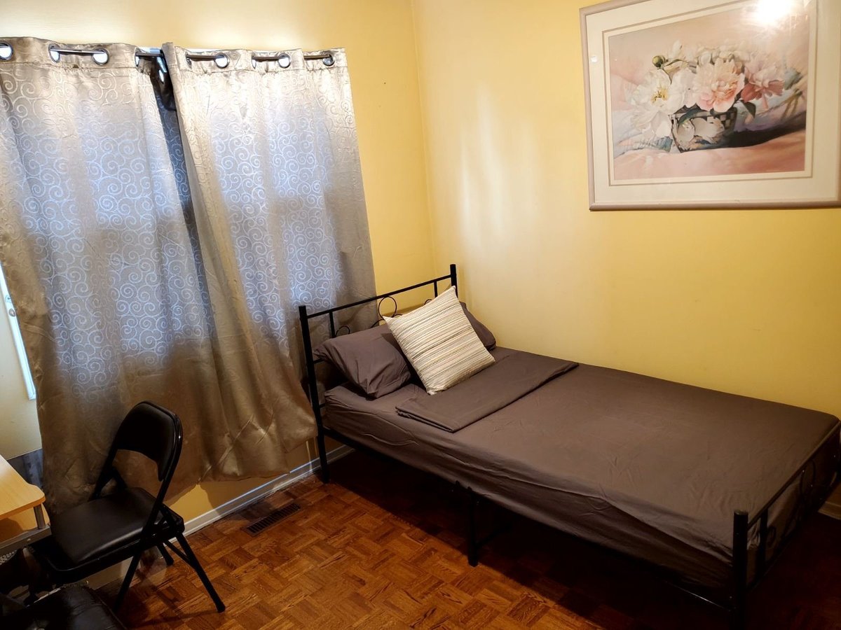 Apartments Condos and Houses for Rent Under 1,000 in Mississauga