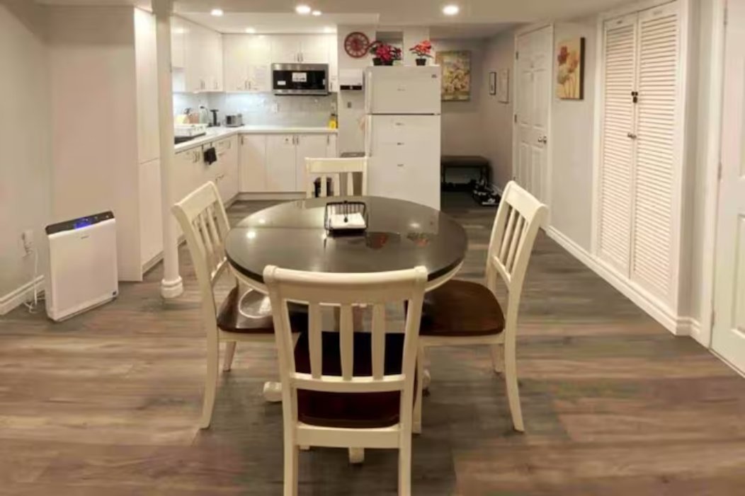 Testimony Square - Photo 10
