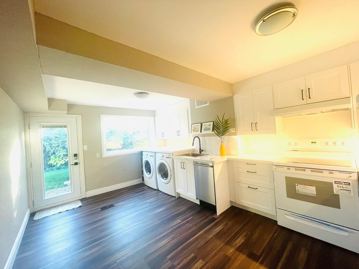 1274 Lorne Park Road - Photo 3