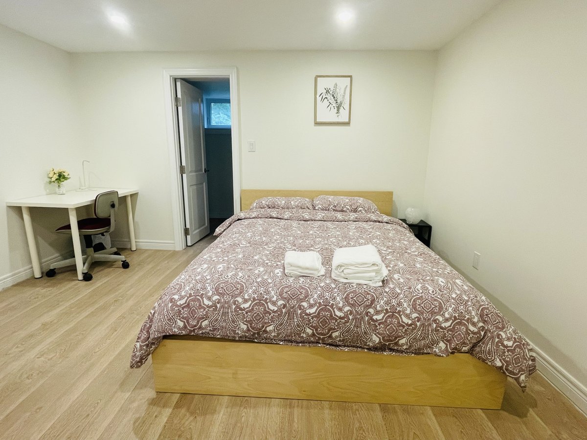 2263 Harcourt Crescent - Photo 1