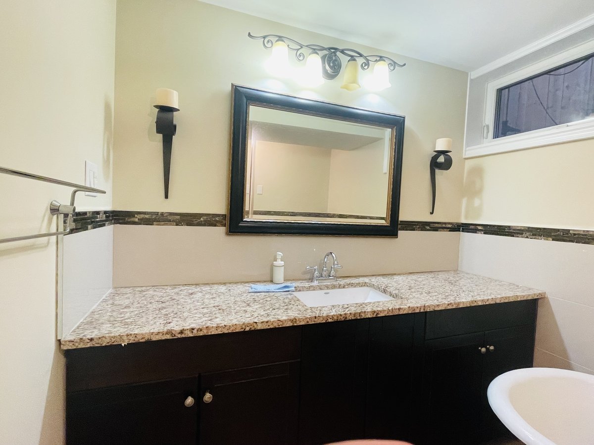 2263 Harcourt Crescent - Photo 5