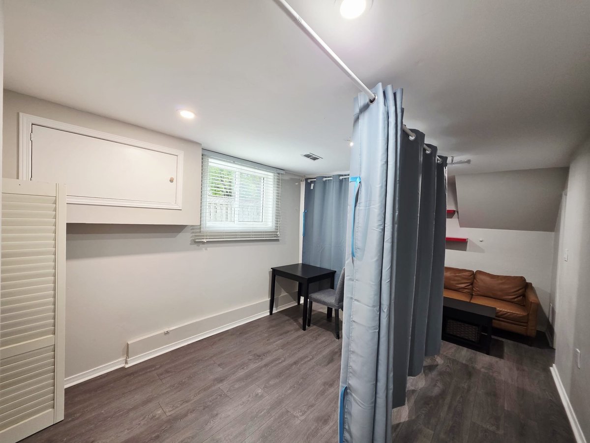 4216 Jefton Crescent - Photo 3