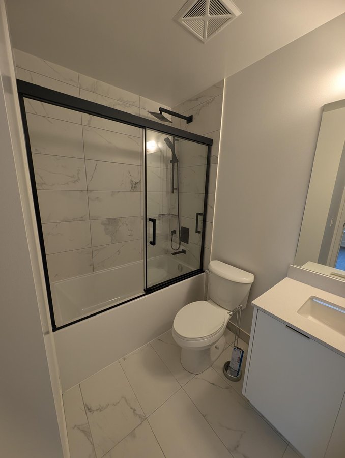 202 Burnhamthorpe Road East - Photo 3