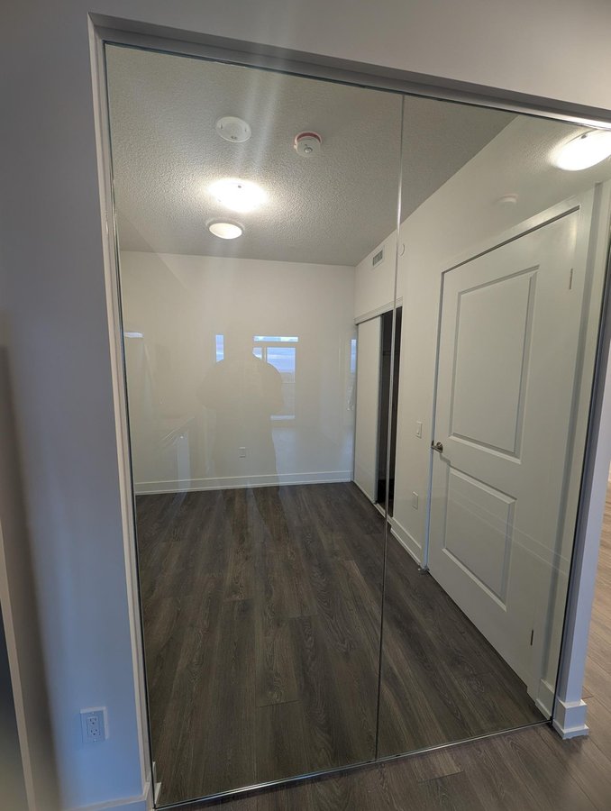 202 Burnhamthorpe Road East - Photo 4