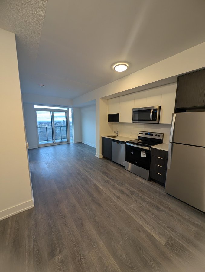 202 Burnhamthorpe Road East - Photo 8