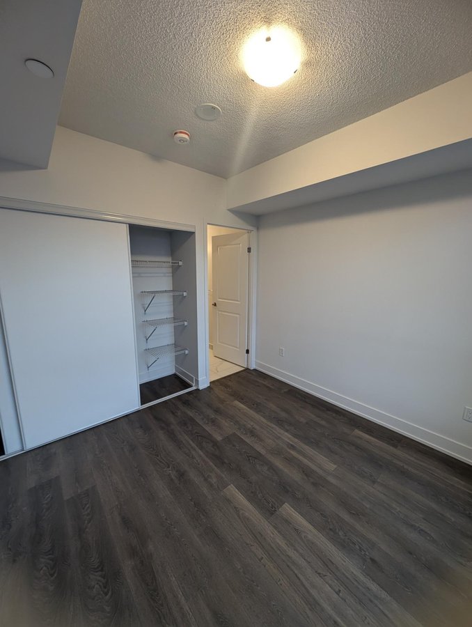 202 Burnhamthorpe Road East - Photo 12