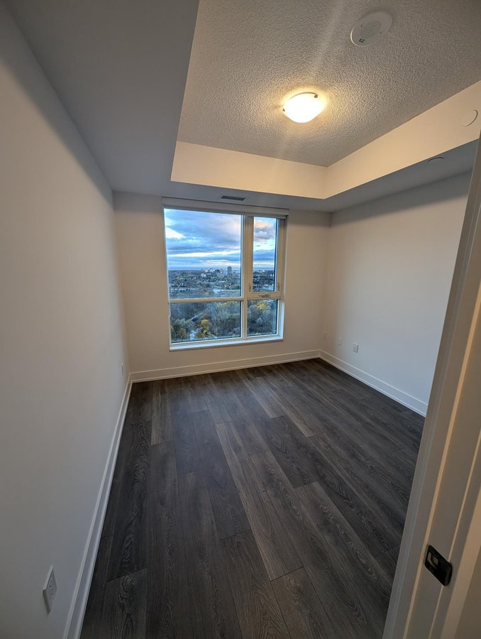 202 Burnhamthorpe Road East - Photo 13