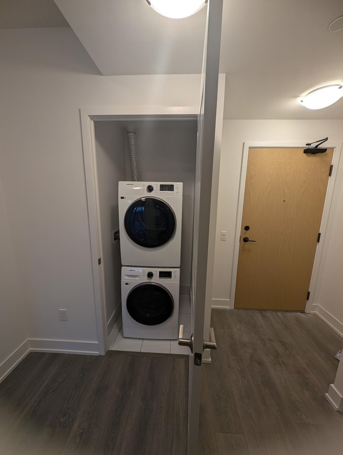 202 Burnhamthorpe Road East - Photo 17