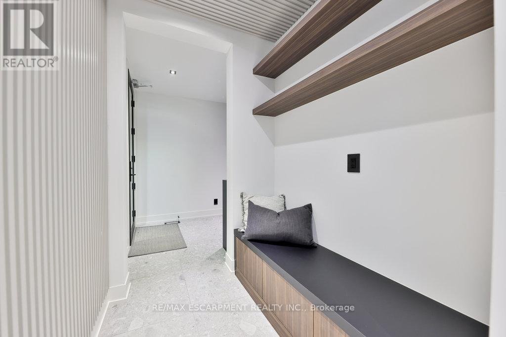 20B BROADVIEW AVENUE - Photo 4