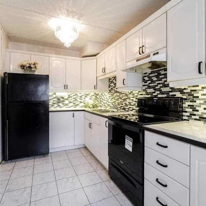 Mississauga Valley Boulevard - Photo 2