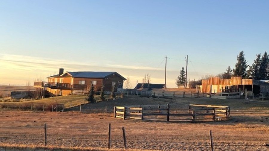 609 Edward Street South West - Photo 3