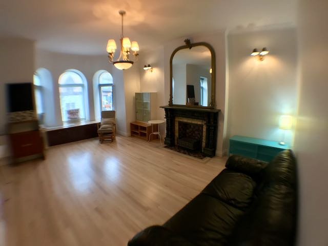 3434 Rue Hutchison - Photo 1