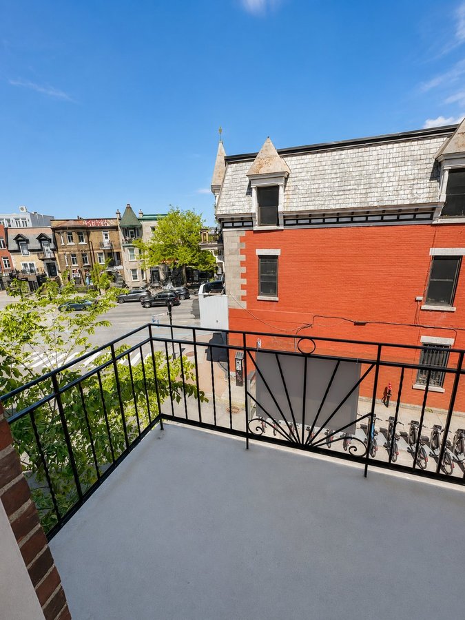 389 Rue Gilford - Photo 8