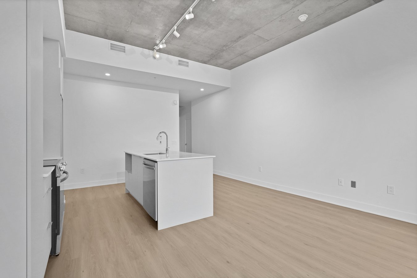 5070 Rue Paré - Photo 7