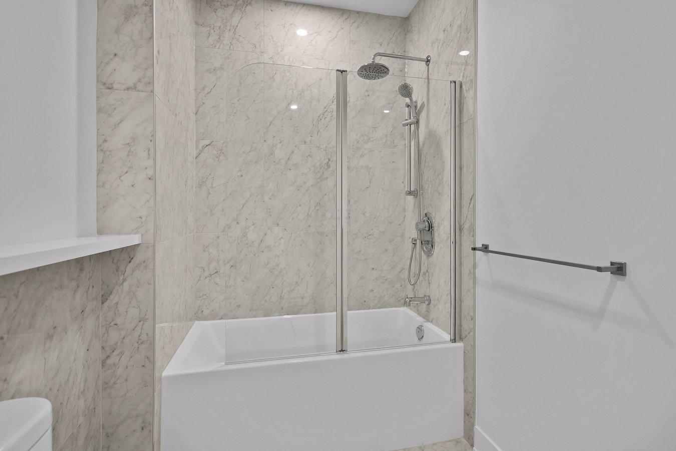 5070 Rue Paré - Photo 12